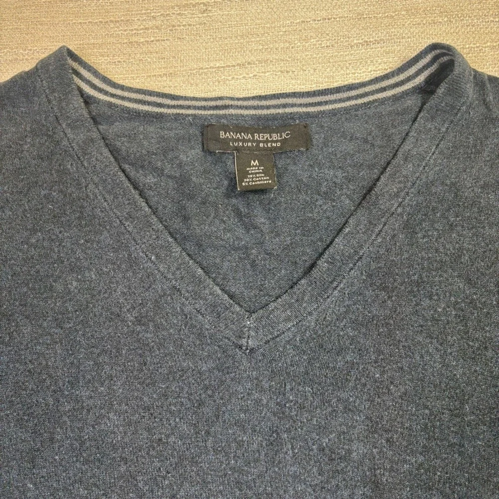 Banana Republic Mens Silk Cashmere Blend V-Neck Sweater Blue Heather Size Medium